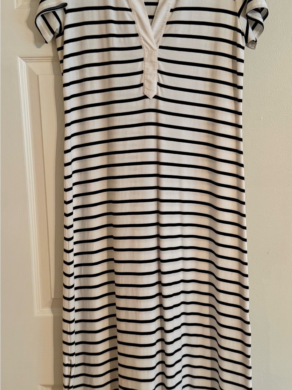 Vineyard Vines V-Neck Casual Striped Maxi Dress - Black & White